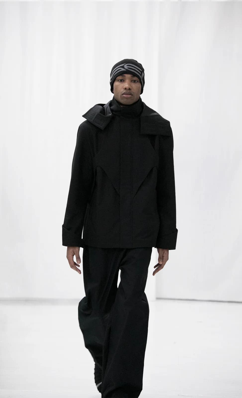 model wearing look 07 from the iseder spring/summer 2022 runway collection