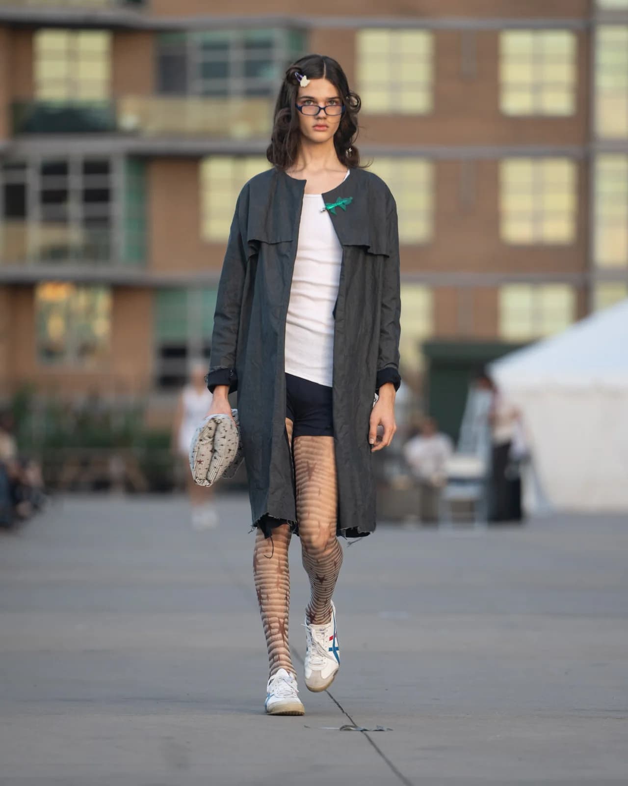 model wearing look 03 from the iseder spring/summer 2023 runway collection