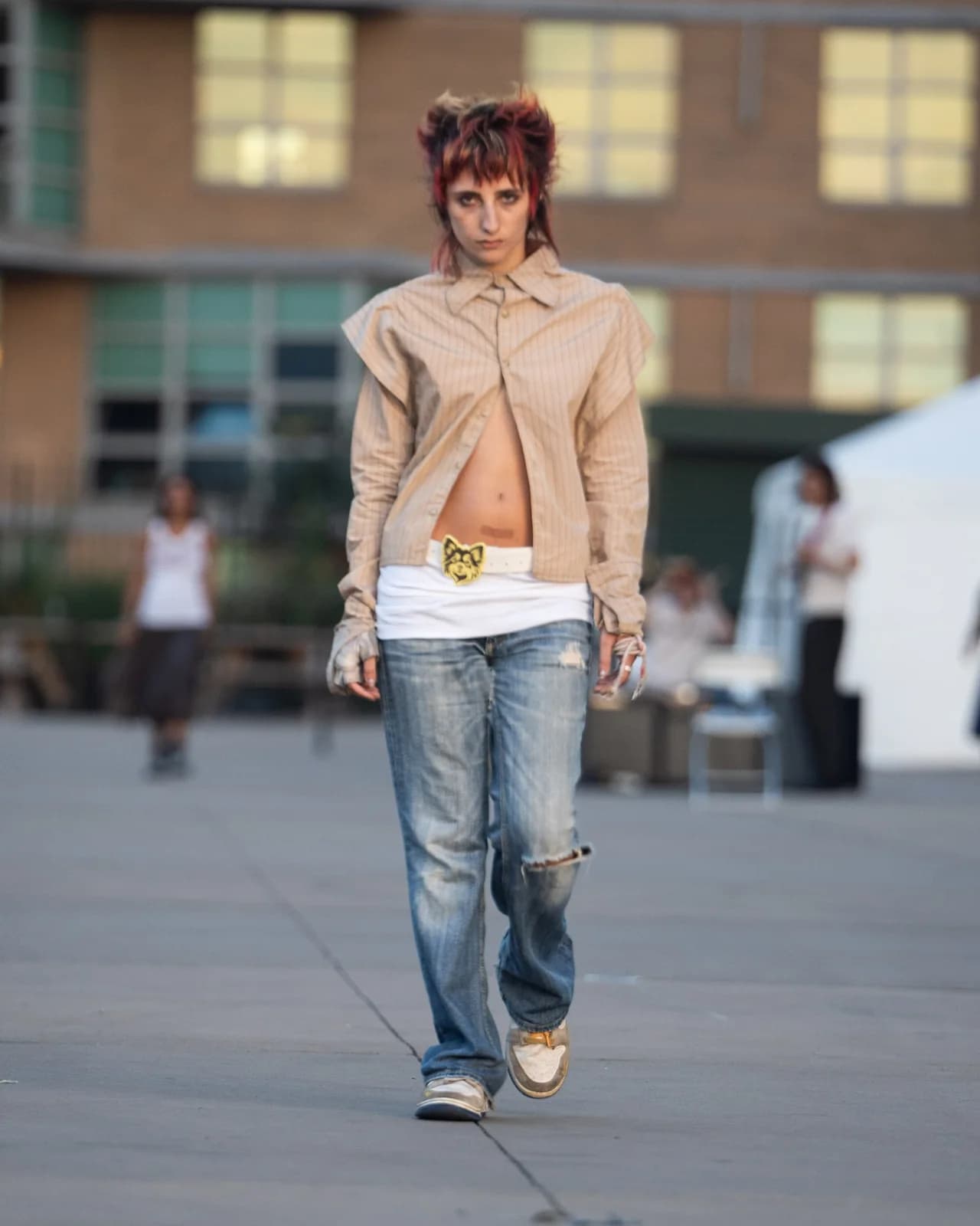 model wearing look 10 from the iseder spring/summer 2023 runway collection