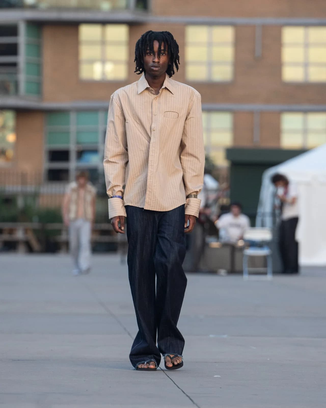 model wearing look 12 from the iseder spring/summer 2023 runway collection