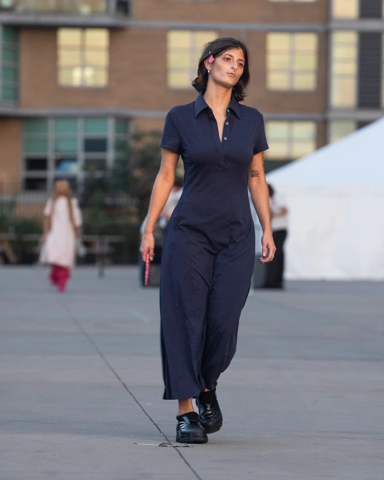 model wearing look 19 from the iseder spring/summer 2023 runway collection