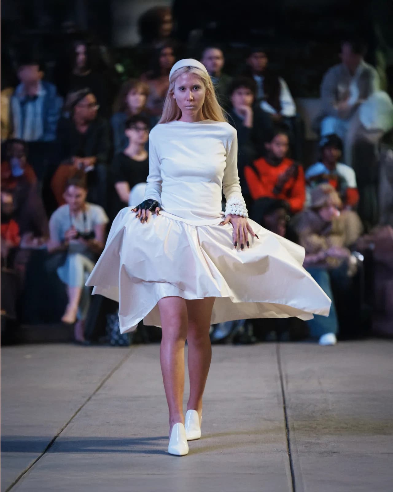 model wearing look 04 from the iseder spring/summer 2024 runway collection