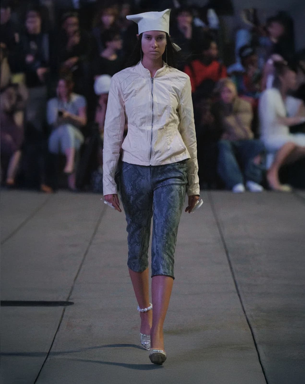 model wearing look 07 from the iseder spring/summer 2024 runway collection