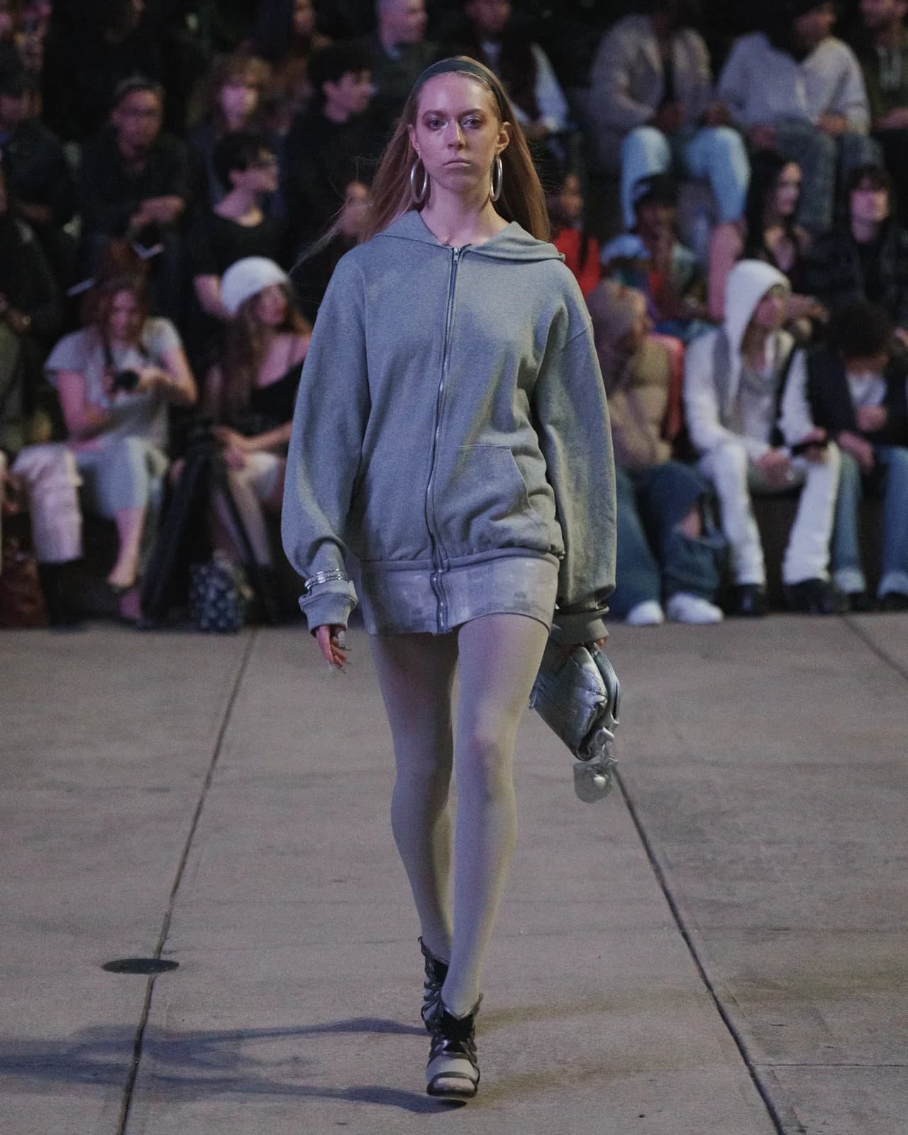 model wearing look 08 from the iseder spring/summer 2024 runway collection