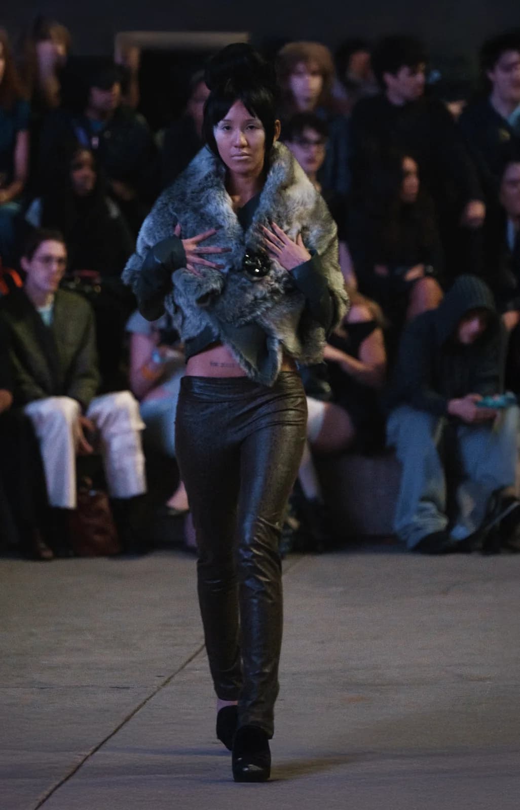model wearing look 09 from the iseder spring/summer 2024 runway collection