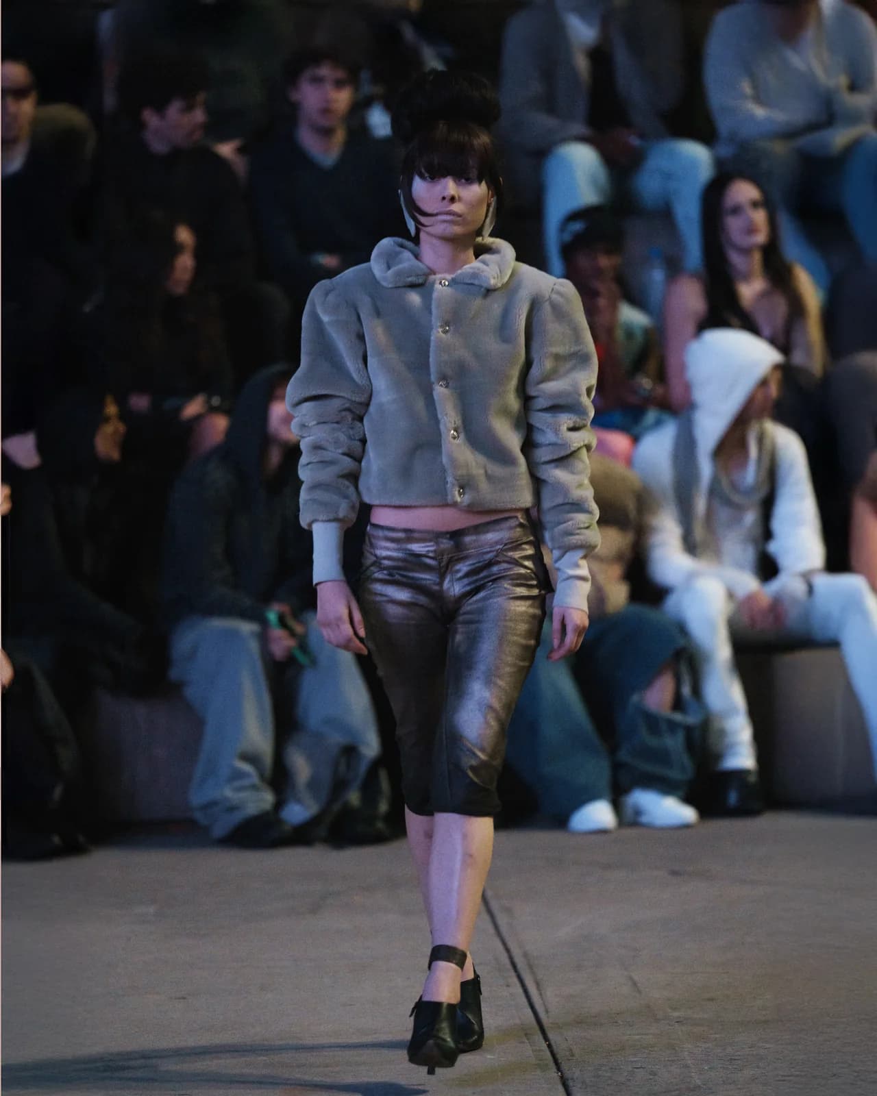 model wearing look 10 from the iseder spring/summer 2024 runway collection