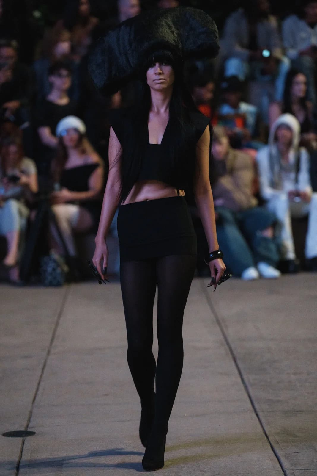 model wearing look 14 from the iseder spring/summer 2024 runway collection
