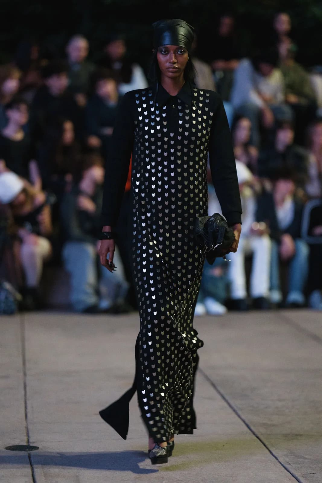 model wearing look 17 from the iseder spring/summer 2024 runway collection