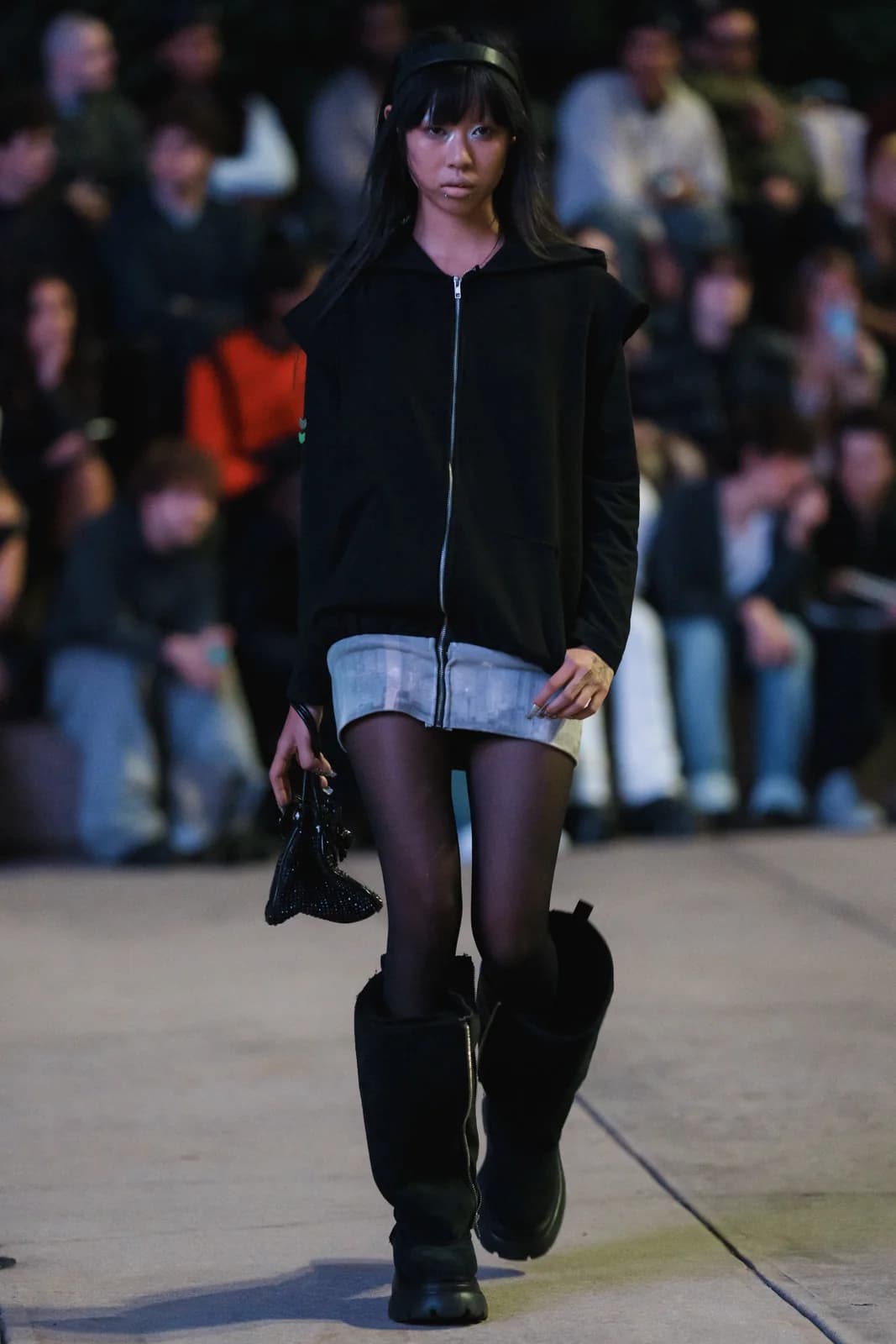 model wearing look 19 from the iseder spring/summer 2024 runway collection