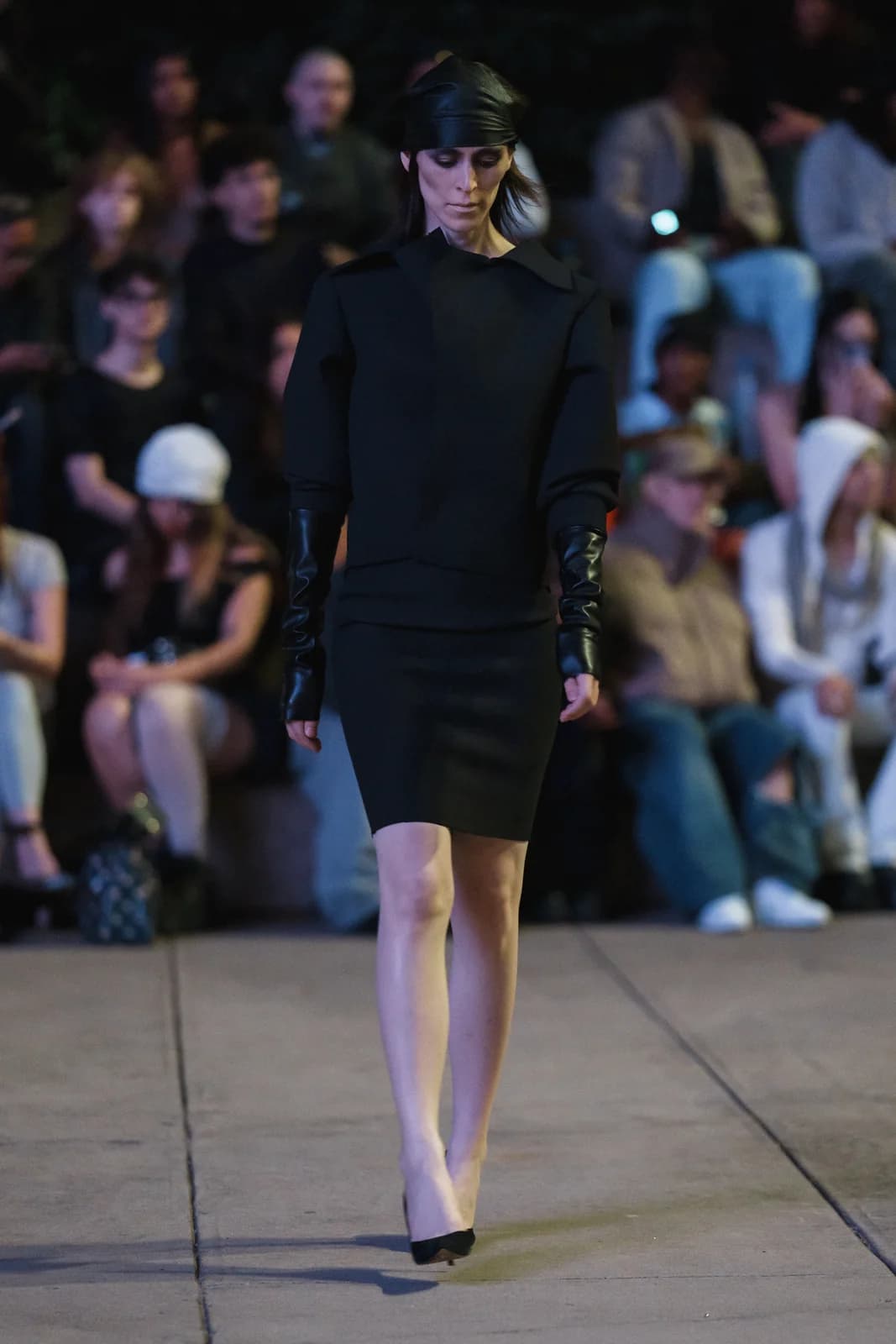 model wearing look 20 from the iseder spring/summer 2024 runway collection