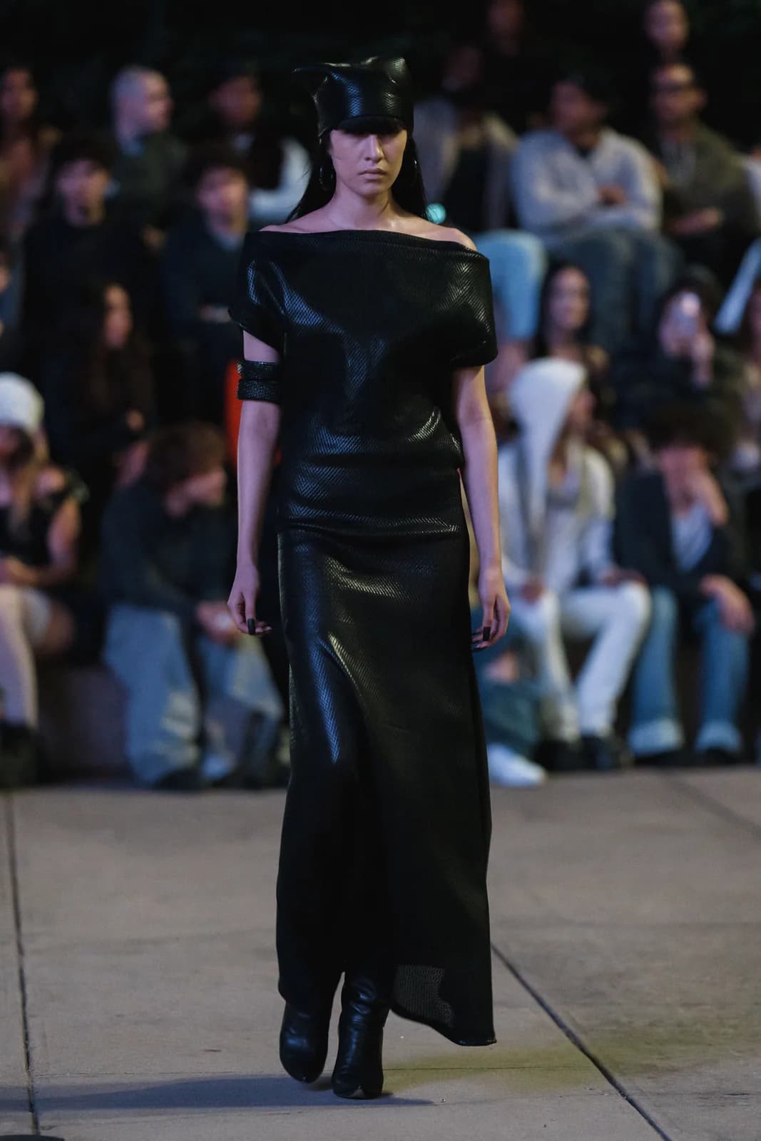 model wearing look 21 from the iseder spring/summer 2024 runway collection