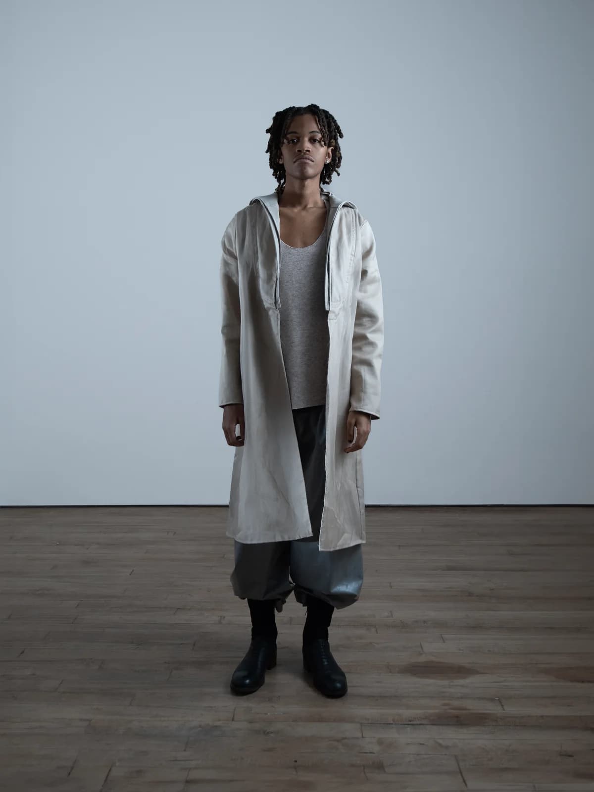 model wearing look 03 from the iseder spring/summer 2025 runway collection