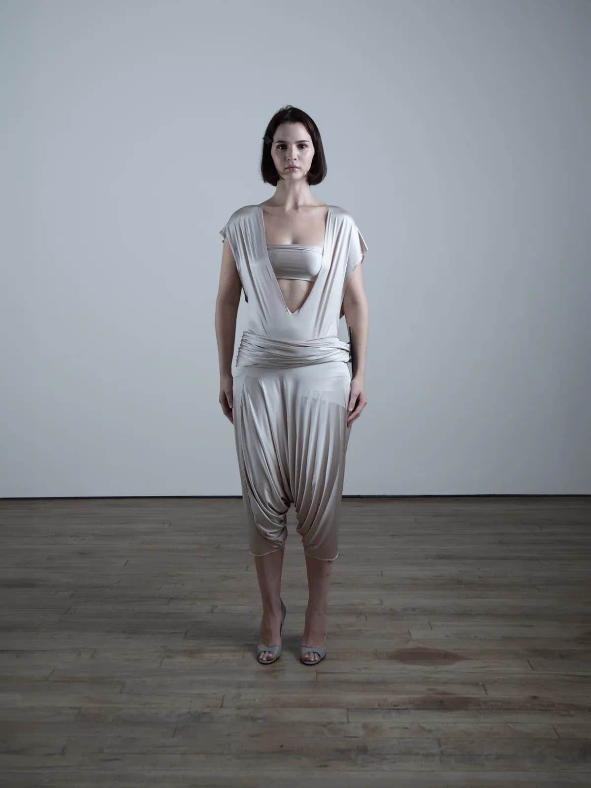 model wearing look 15 from the iseder spring/summer 2025 runway collection