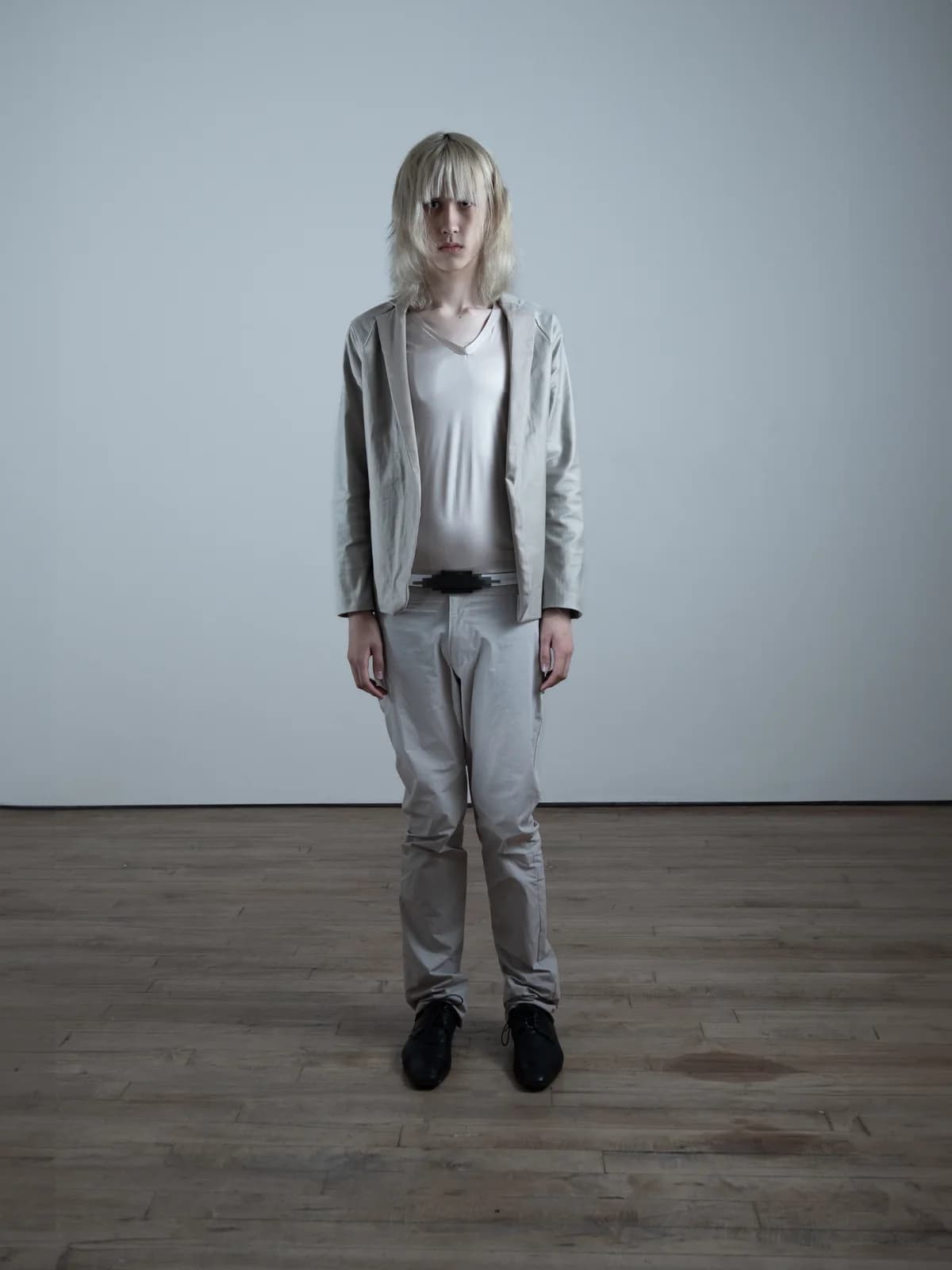 model wearing look 17 from the iseder spring/summer 2025 runway collection