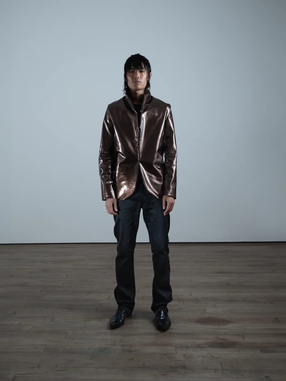 model wearing look 22 from the iseder spring/summer 2025 runway collection