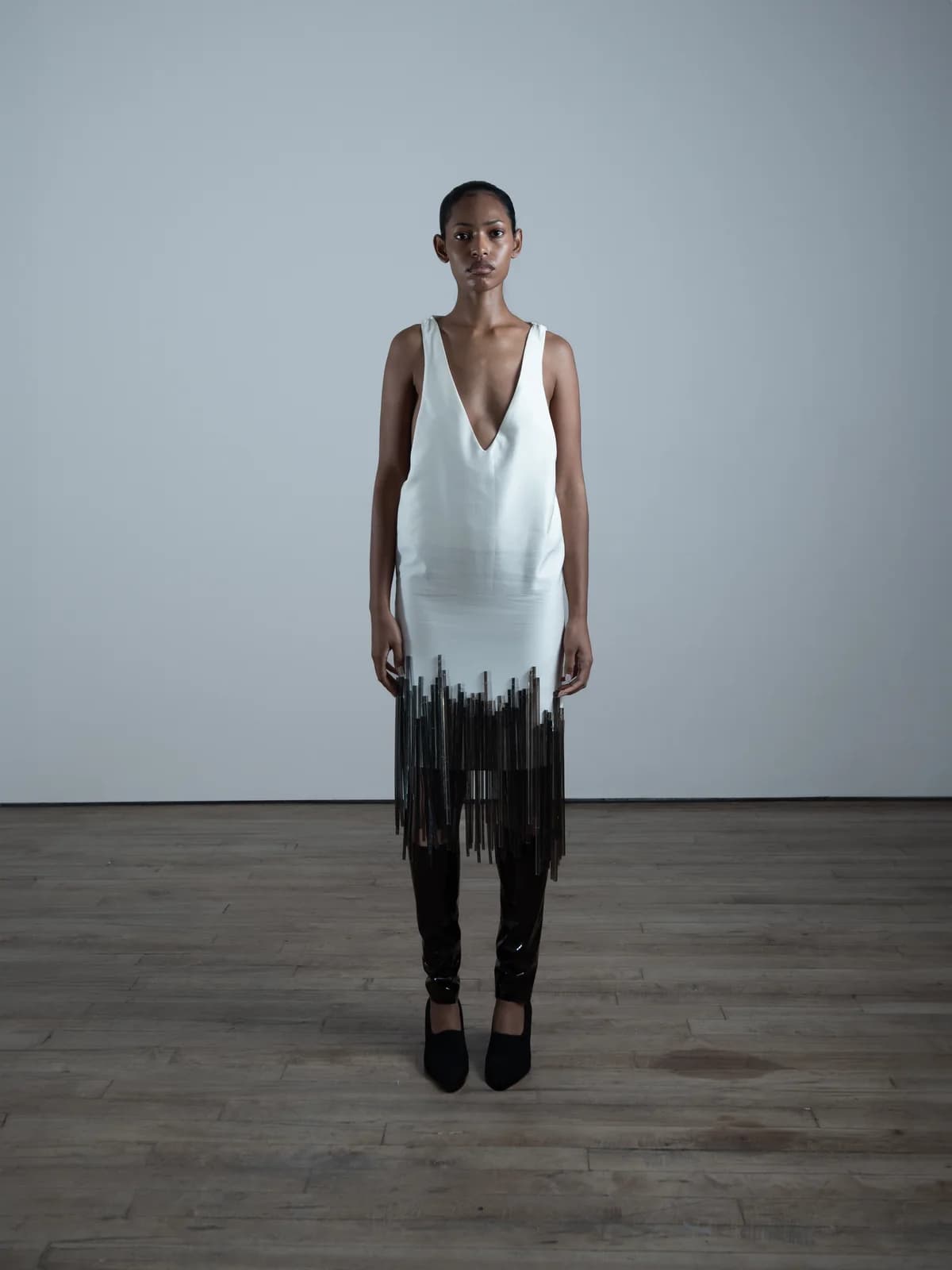 model wearing look 24 from the iseder spring/summer 2025 runway collection